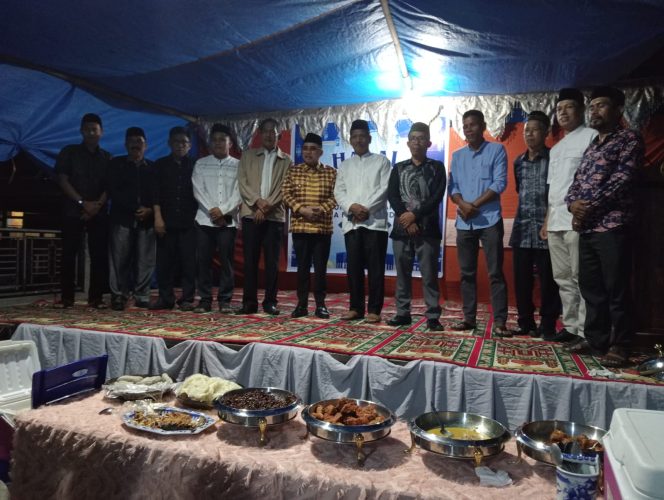 
					Bupati Majene H. Andi Achmad Syukri, SE. MM,Anggota DPRD, bersama Pj Kades
 Banua Sendana, Darmawi, SE, Toko Masyrakat,Toko Pumuda,Babinsa, Bimas, dan Masyarakat di Acara Hal Bil Halal di Desa Banua Sendana Sabtu Malam 12 April 2025.