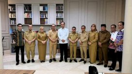 Foto Bupati Majene,H.Andi Achmad Syukri, SE.MM, Gubernur Sulbar SDK bersama 5 Bupati Se Sulbar Bersama Menteri Transmigrasi ,Iftitah Sulaiman di Jakarta, Senin, 5/5/2025.
