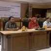 Wakil Bupati Majene,Dr.Hj.Andi Rita Mariani M.Pd Dalam Acara Kerja Sama Pemda Dan CSR Dalam Gerakan Kembalikan Anak Ke Sekolah di Fampingi Anggota DPRD Di Ruang Pola Bupati Majene 10/05/205.