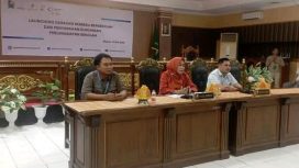 Wakil Bupati Majene,Dr.Hj.Andi Rita Mariani M.Pd Dalam Acara Kerja Sama Pemda Dan CSR Dalam Gerakan Kembalikan Anak Ke Sekolah di Fampingi Anggota DPRD Di Ruang Pola Bupati Majene 10/05/205.