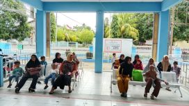 UPTD Puskesmas Sendana I, Nampak masyarakat Sedang Menunggu Antrian dari Petugas Puskesmas Senin 5 Mei 2025