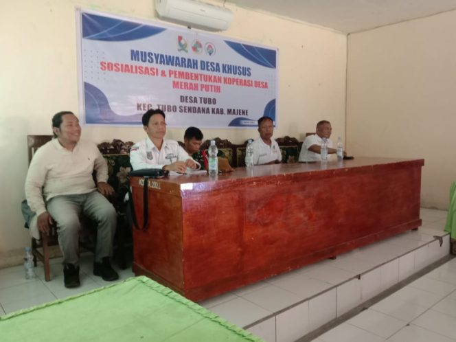 
					Kepala Desa Tubo Nasir, S. Ag Di Dampingi Sekcam Tubo, Ketua BPD, P3MD,Babinsa.Pada Acara Musdes KMP, Di Aula Kantor Desa Tubo, 07/05/2025.