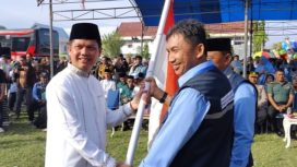 Ardiansyah Sekda Majene, Mewakil Bupati Majene Melepas Secara Resmi 236 Calon Jamaah Haji di Stadion  Prasamya Mandar Majene, Selasa (6/5).
