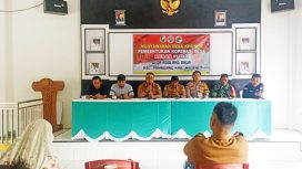 Pj. KadesvAdolang Dhua Hauddin, SP,memberikan Sambutan Dalam Acara Musdes KMP,Di Damping Pendamping Desa, P3MD Kabupaten, Babinkatimas dan Ketua BPD. 