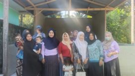 Pj. Kades Tallu Banya Utara, Rosmini Bersama Bidan Desa dan Kader Posyandu Menyambangi  Sala Satu Poyandu Kamis 8/05/2025.