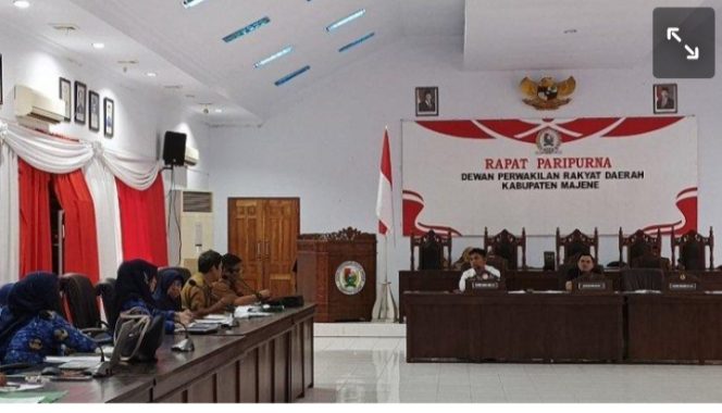 
					Rapat Paripurna RDP DPRD dengan Pihak Dirut RSUD Majene.Rapat Dengar Pendapat (RDP) bersama pihak RSUD Majene, Senin (17/3/2025
