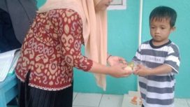 Bidan Desa Bersama Petugas Kesehatan dan Kades Posyandu Posyandu Anggrek Dusun Buttu Lemo, Desa Buttu Baruga Rutin  melakukan Periksaan Balita dan Bumil.. 