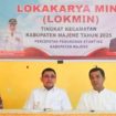 Bupati Majene H. Andi Acad Syukri Tamalele,SE.MM, Di Dampingi  Kadis DPPKB Majene Hm. Hasnawati, S. Sos,MM, Camat Pamboang Akbar Tambaru, S. Sos Di Acara Lokmin Percepatan Stunting Di Aula Kantor Camat Pamboang  Sabtu (08/03/2025).
