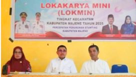 Bupati Majene H. Andi Acad Syukri Tamalele,SE.MM, Di Dampingi  Kadis DPPKB Majene Hm. Hasnawati, S. Sos,MM, Camat Pamboang Akbar Tambaru, S. Sos Di Acara Lokmin Percepatan Stunting Di Aula Kantor Camat Pamboang  Sabtu (08/03/2025).
