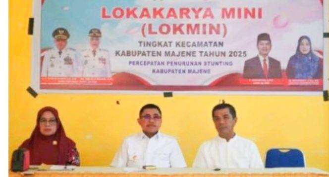 
					Bupati Majene H. Andi Acad Syukri Tamalele,SE.MM, Di Dampingi  Kadis DPPKB Majene Hm. Hasnawati, S. Sos,MM, Camat Pamboang Akbar Tambaru, S. Sos Di Acara Lokmin Percepatan Stunting Di Aula Kantor Camat Pamboang  Sabtu (08/03/2025).
