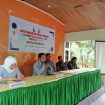 Camat Pamboang Akbar Tambaru, S.Sos, Kadis Koperasi Dan UKM, Kades Simbang Rahmadi, S.Pd, Ketua BPD Muh. Arif Abdu,
Pemdping Desa Amrul, ST di Acara Musdes Pemilihan KMP di Aula Kantor Desa Simbang 