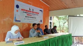 Camat Pamboang Akbar Tambaru, S.Sos, Kadis Koperasi Dan UKM, Kades Simbang Rahmadi, S.Pd, Ketua BPD Muh. Arif Abdu,
Pemdping Desa Amrul, ST di Acara Musdes Pemilihan KMP di Aula Kantor Desa Simbang 