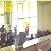 Antrian Pasien YangvMelakukan Kontrol Di Sala satu Ruangan Pelayanan RSUD Majene 