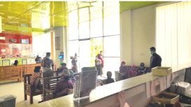 Antrian Pasien YangvMelakukan Kontrol Di Sala satu Ruangan Pelayanan RSUD Majene 