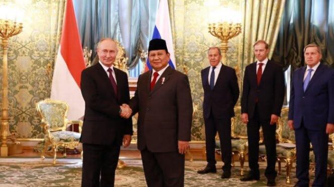 
					Foto Presiden Indonesia Prabowo Subianto Bersama Presiden Rusia Vidamic Putin. 