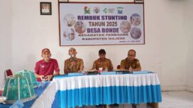 Kepala Desa Bonde, Awaluddin, SE.MM Bersama Ka Puskesmas Pamboang Muh. Taslim Manna, S. Kep di Acara Rbuk Stunting  Di Aula Kantor Desa Bonde. 
