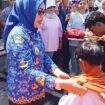 Wakil Bupati Majene Dr. Hj. Andi Rita Mariani, M, Pd di Acara ”Student On Sandeq Majene, Lestari Tradisi Selasa 17/06/2025
