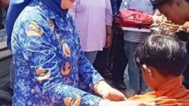 Wakil Bupati Majene Dr. Hj. Andi Rita Mariani, M, Pd di Acara ”Student On Sandeq Majene, Lestari Tradisi Selasa 17/06/2025