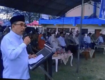 Bupati Majene, Dr. H. Andi Achmad Syukri  Tamalele, SE.MM Memberikan Sambutan Pada Penempatan Jemaaa Haji Koloter 10 Kab. Majene. Dengan Penuh Rasa Syukur dan Bahagia. Rabu 18 Juni 2025