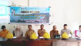 Pj. Kades Tinambung Ahmad Saihu, SE,di dampingi Camat Pamboang Akbar Tambaru, S.Sos, Ka UPTD Puskesmas Pamboang Muh. Taslim Mannan, Di Acara Tembung Stunting Selasa 24/06/2025 Di Aula Kantor Desa Tinambung. 