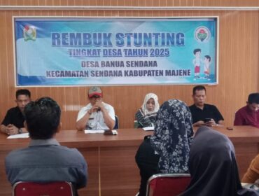 Pj. Kades Banua Sendana Darmawi, SE membuka Acara Rembuk Stunting  Sabtu 17 Mei 2025.