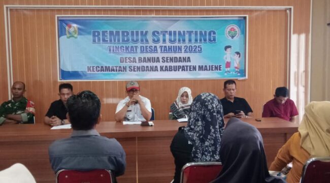 Pj. Kades Banua Sendana Darmawi, SE membuka Acara Rembuk Stunting  Sabtu 17 Mei 2025.