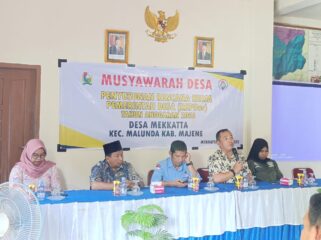 Kepala Desa Mekkatta Muhammad Haerudin, SH di Dampingi Ketua BPD Muni, Pendaping Desa Pada Acara Musdes Kamis 11/07/2025.
