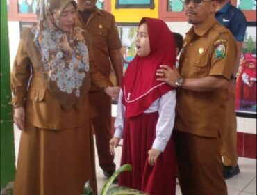 Andi Asraf Tamalele, S. Sos Kepala Dinas Pendidikan Dan Kepemudaan dan Olahraga Melakukan Sidak Di Beberapa SD. 