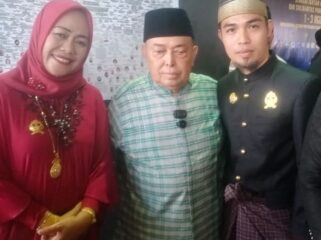 Penulis Foto Bersama Dengan Wakil Gubernur Sulbar Salim S.Mengga Bersama Wakil Bupati Majene Dr.Hj.Andi Rita Mariani, M.Pd Di Acara Pestival Keris dan Badik di Mamuju. 