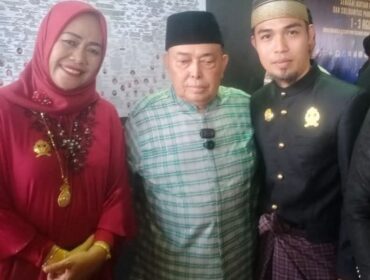 Penulis Foto Bersama Dengan Wakil Gubernur Sulbar Salim S.Mengga Bersama Wakil Bupati Majene Dr.Hj.Andi Rita Mariani, M.Pd Di Acara Pestival Keris dan Badik di Mamuju. 
