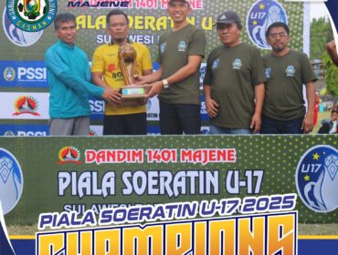 Yunus Hadaming, SE Menerima Piala Seoratin Cup 2025 Dari Dandim Majene Letkol Czi I Made Bagus Asmara Putra, S.T., M.I.P di Dampingi Ketua PSSI Majene Andi Saraf Tamalele,dan Pengurus teras PSSI Majene Nurhaq. 
