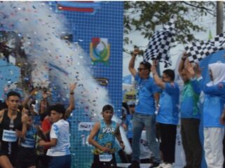 Bupati Majene, Dr.H.Andi Achmad Syukri Tamalele, SE,MM.Melepas Peserta RUN 2025.Di Stadion Prasamnya. 