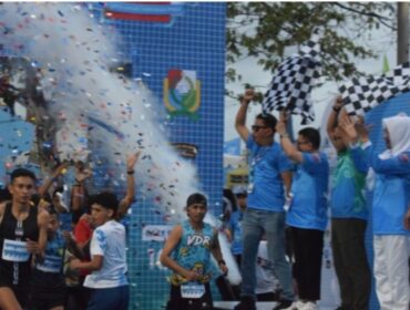 Bupati Majene, Dr.H.Andi Achmad Syukri Tamalele, SE,MM.Melepas Peserta RUN 2025.Di Stadion Prasamnya. 