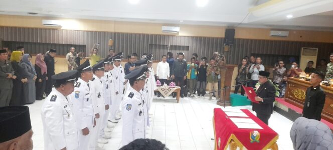 
					Bupati Majene Tegaskan Terhadap Kepala Desa Yang Baru Dilantik, Bekerja Sesuai Dengan Regulasi.