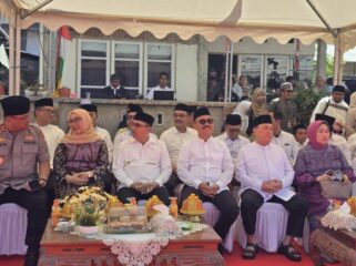 Bupati Majene, Dr. H. Andi Achmad Syukri SE,MM Bersama Gubernur Dr. Suhardi Suka, MM, dan Wagub Jen. Purnawirawan Salim S.Mengga Di Acara Maulid Nabi Muhammad S.A.W di Salabose Majene