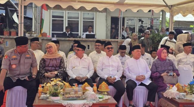 Bupati Majene, Dr. H. Andi Achmad Syukri SE,MM Bersama Gubernur Dr. Suhardi Suka, MM, dan Wagub Jen. Purnawirawan Salim S.Mengga Di Acara Maulid Nabi Muhammad S.A.W di Salabose Majene