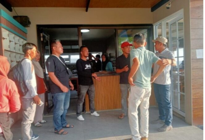 
					Foto Pihak RM TIPALAYO Sedang Menerimah Kunker Anggota DPRD  Majene. 