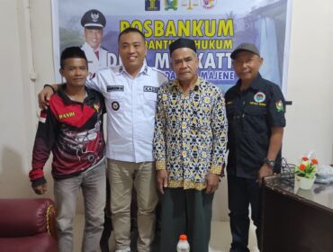 Kades Mekkatta Muhammad Haeruddin, SH Foto Bersama warga yang Berselisih dalam Kasus Batas Tanah... 
