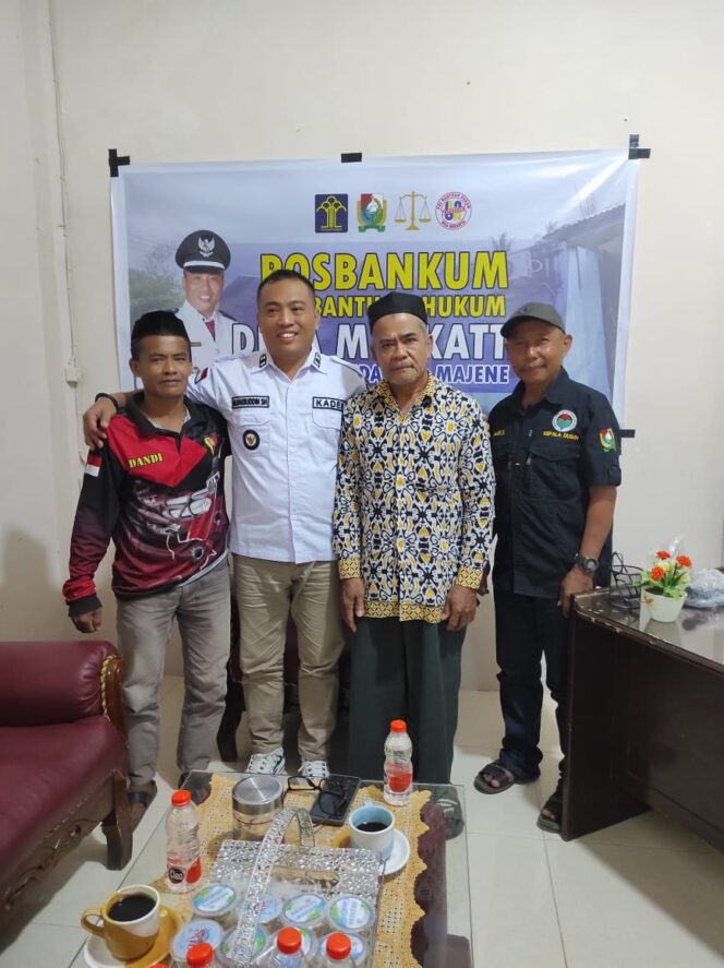 
					Kades Mekkatta Muhammad Haeruddin, SH Foto Bersama warga yang Berselisih dalam Kasus Batas Tanah... 