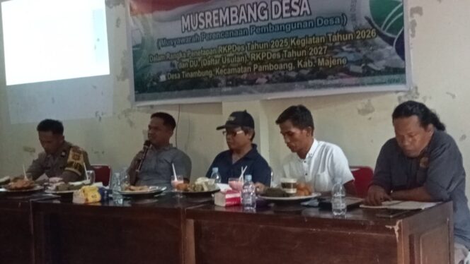
					Pj. Kades Tinambung Ahmad Saihu, SE Di Acara Pramusrenbang  Untuk Anggaran 2026-2027.Di Aula Kantor Desa Kamis 9/10/2025.