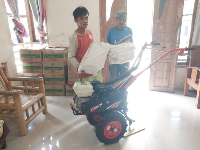 
					Cultifator Alat pembajak tanah di Peruntukan untuk Petani Desa Simbang. 