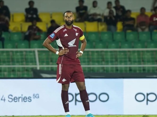 
					Kapten PSM Makassar Yuran Fernandez Absen saat Menjamu Arema, FC.Di Stadion Bj. Habibie. 