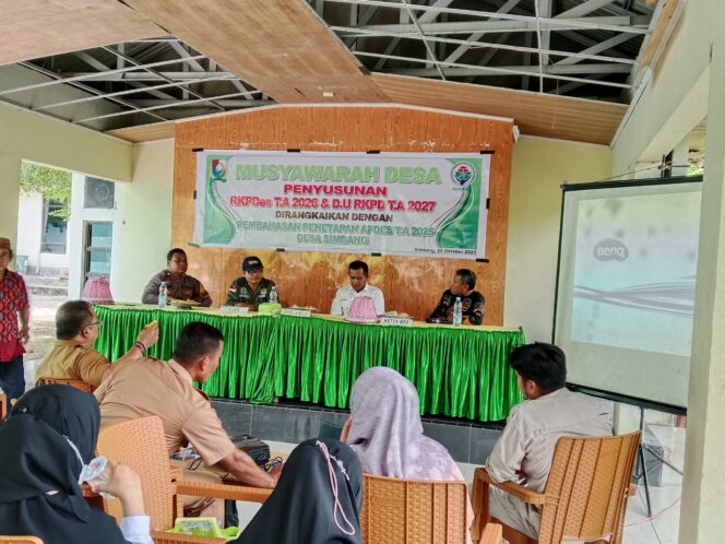 
					Kades Simbang Rahmadi, S. Pd di dampingii Ketua BPD Desa Simbang Muh. Arif, dan pendamping Desa P3MD. Pemdes Desa Simbang Gelar Musdes RKPDes Anggaran 2006