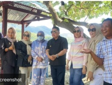 Bupati Majene, Dr.H.Andi Acad Syukri, SE. MM Bersama Kadis Kesehatan Majene, Dra.Hj, Juliana Laupe Di Baluno Sendana, 